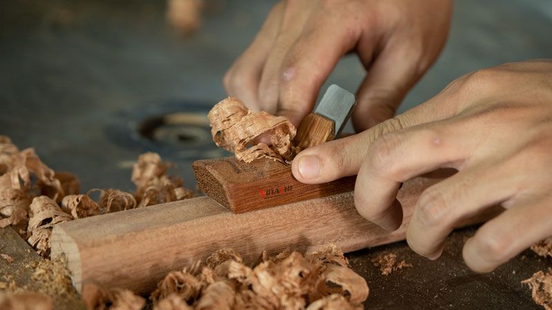 Bào gỗ cầm tay - Tiện lợi cho mọi công việc bào gỗ