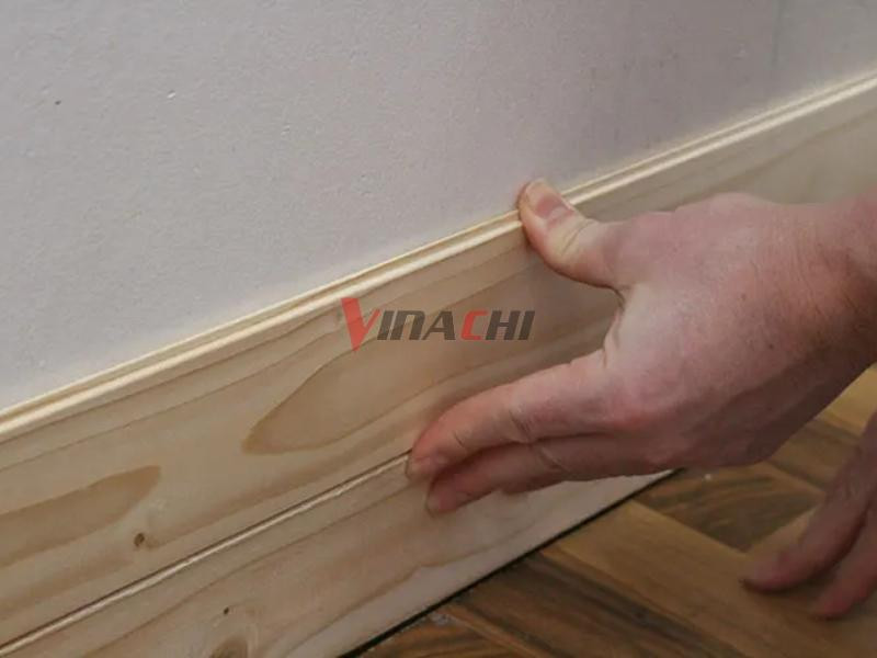 Cách sử dụng keo dán gỗ lên tường